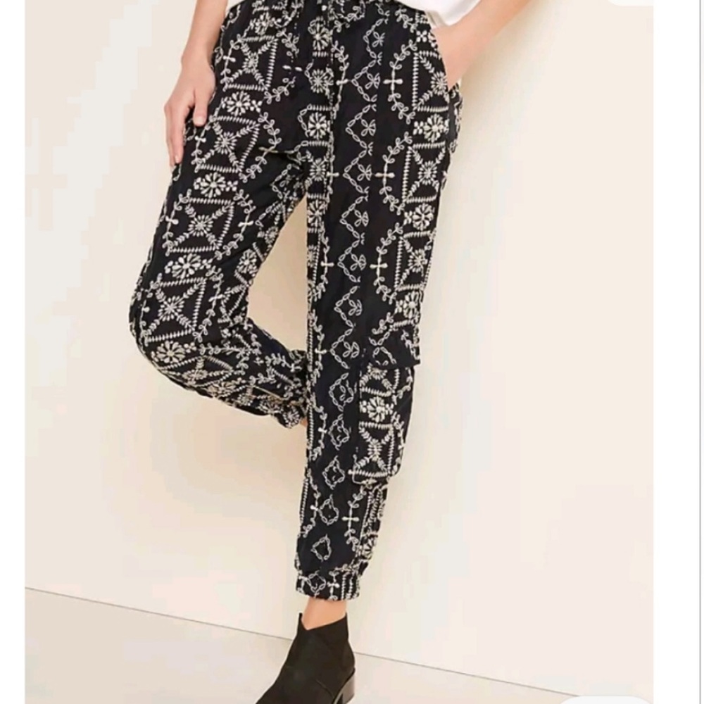 Johnny Was Peaches All Over Embroidered Pants Joggers Pete & Greta (size M)